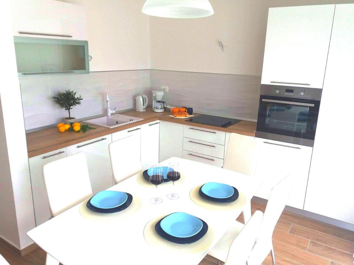 Ana I Ljubo Apartment ซูโกชัน ภายนอก รูปภาพ