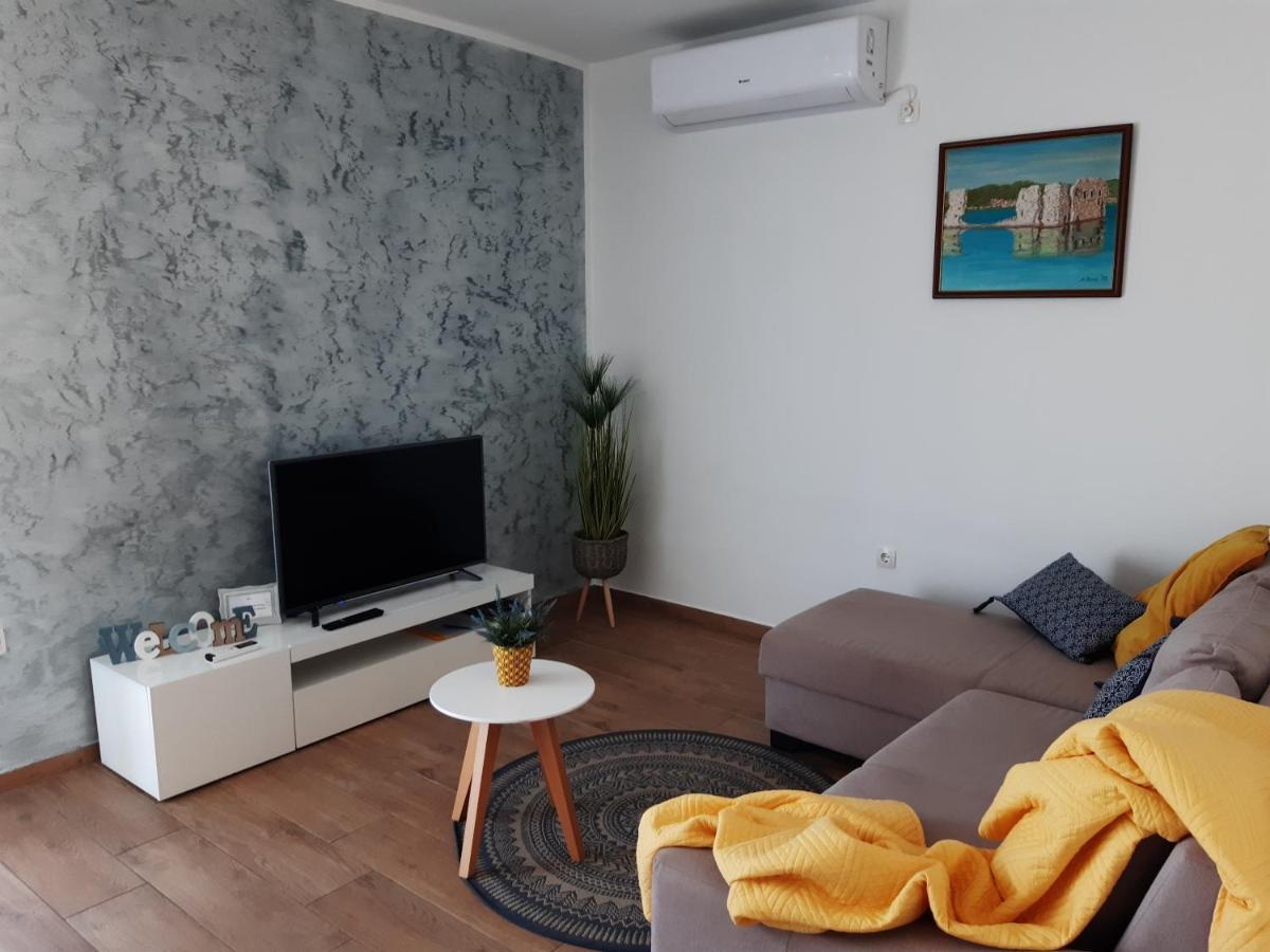 Ana I Ljubo Apartment ซูโกชัน ภายนอก รูปภาพ