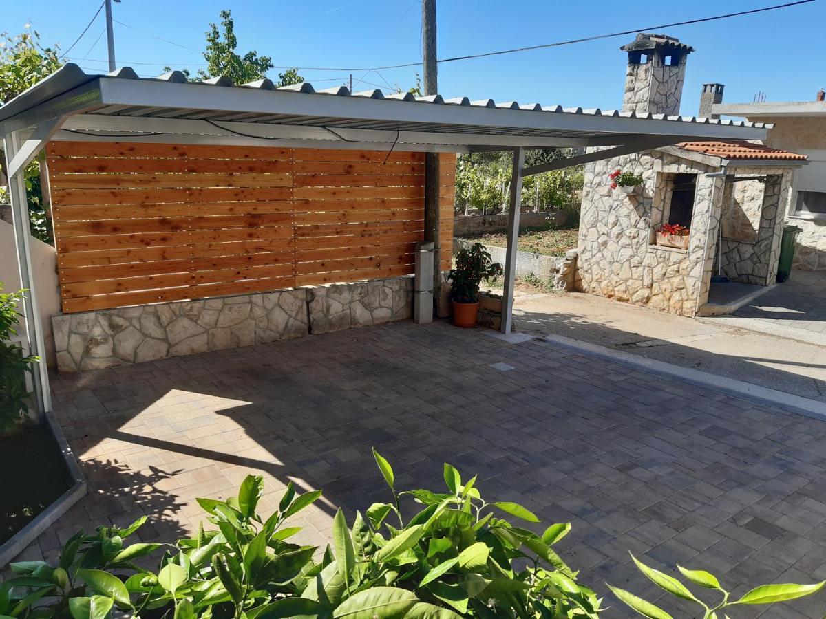 Ana I Ljubo Apartment ซูโกชัน ภายนอก รูปภาพ