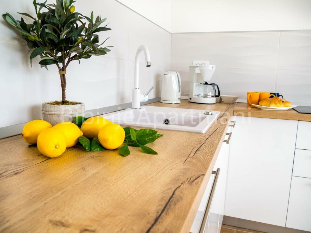 Ana I Ljubo Apartment ซูโกชัน ภายนอก รูปภาพ