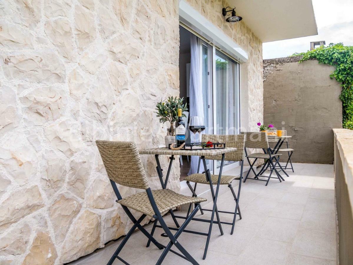 Ana I Ljubo Apartment ซูโกชัน ภายนอก รูปภาพ