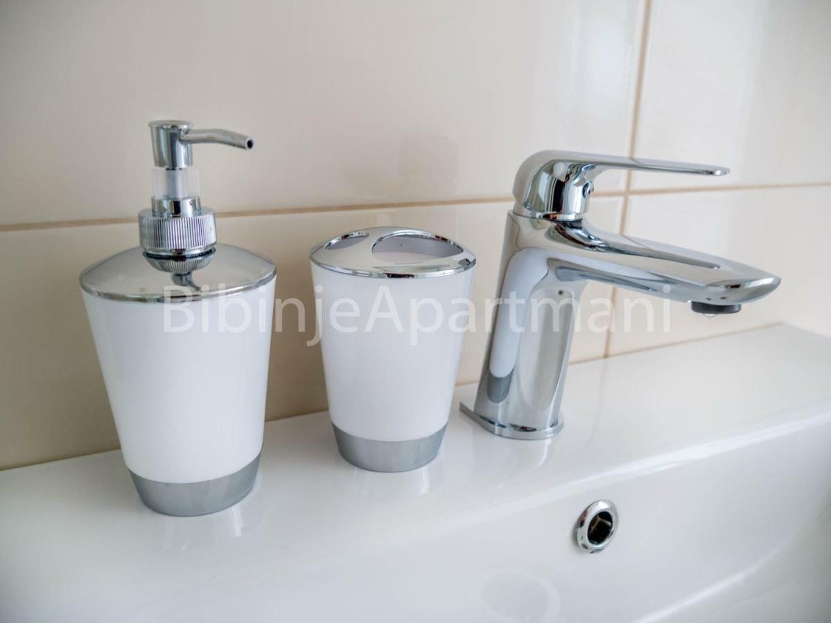 Ana I Ljubo Apartment ซูโกชัน ภายนอก รูปภาพ