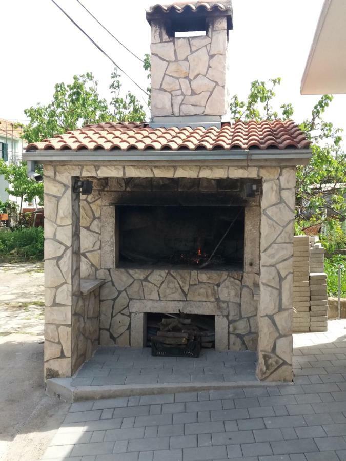 Ana I Ljubo Apartment ซูโกชัน ภายนอก รูปภาพ
