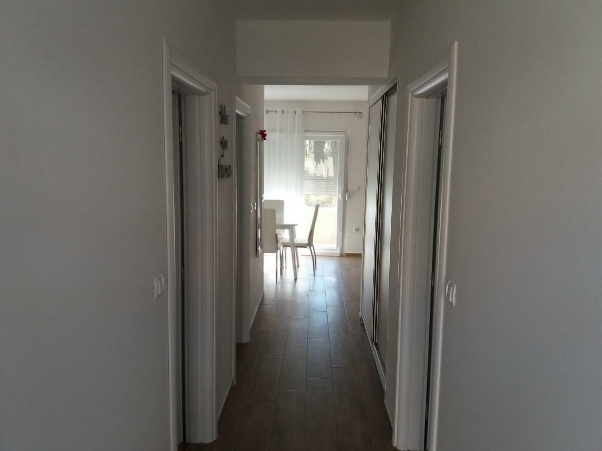 Ana I Ljubo Apartment ซูโกชัน ภายนอก รูปภาพ